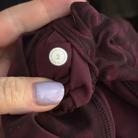 Lululemon Align camo cropped Leggings, size 2 - Picture 7 of 11